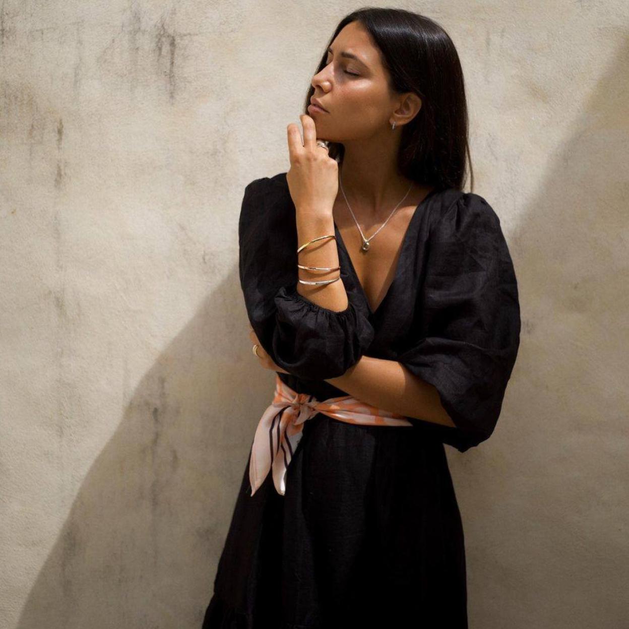 Pincha en la foto para ver los vestidos más espectaculares de las rebajas que sientan de maravilla y cuestan menos de 10 euros