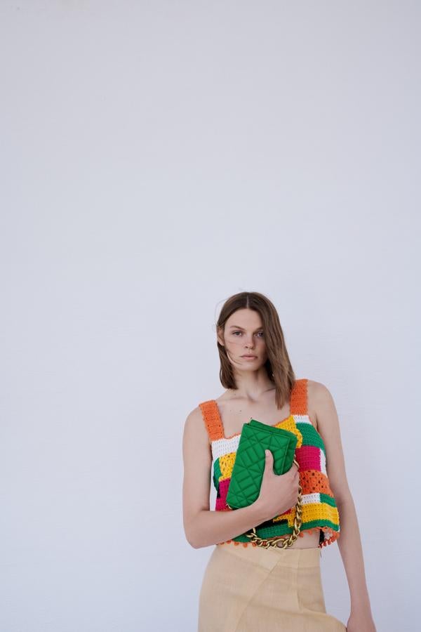 Este diseño de Zara fue uno de los más vendidos de la temporada primavera-verano 2021. Todavía sigue a la venta por 22,95 euros. 