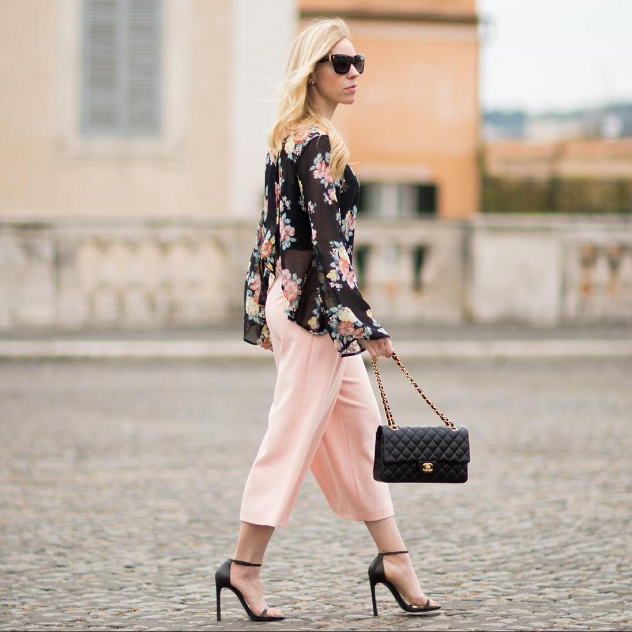 Pincha en la imagen para descubrir los pantalones estampados más fresquitos y cómodos que te solucionarán el verano