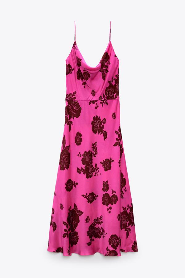 Vestido midi con estampado de flores de Zara (39,99 euros)