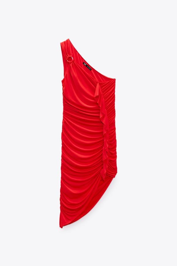 Vestido corto de color rojo de Zara (29,99 euros)