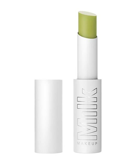 El bálsamo formulado con aceite derivado de plantas es perfecto para hidratar y calmar la piel de los labios. Tanto las mantecas de karité, de cacao y de mango ayudan a aumentar las propiedades, y se fusionan para otorgar una suavidad en los labios al momento. 22 euros 