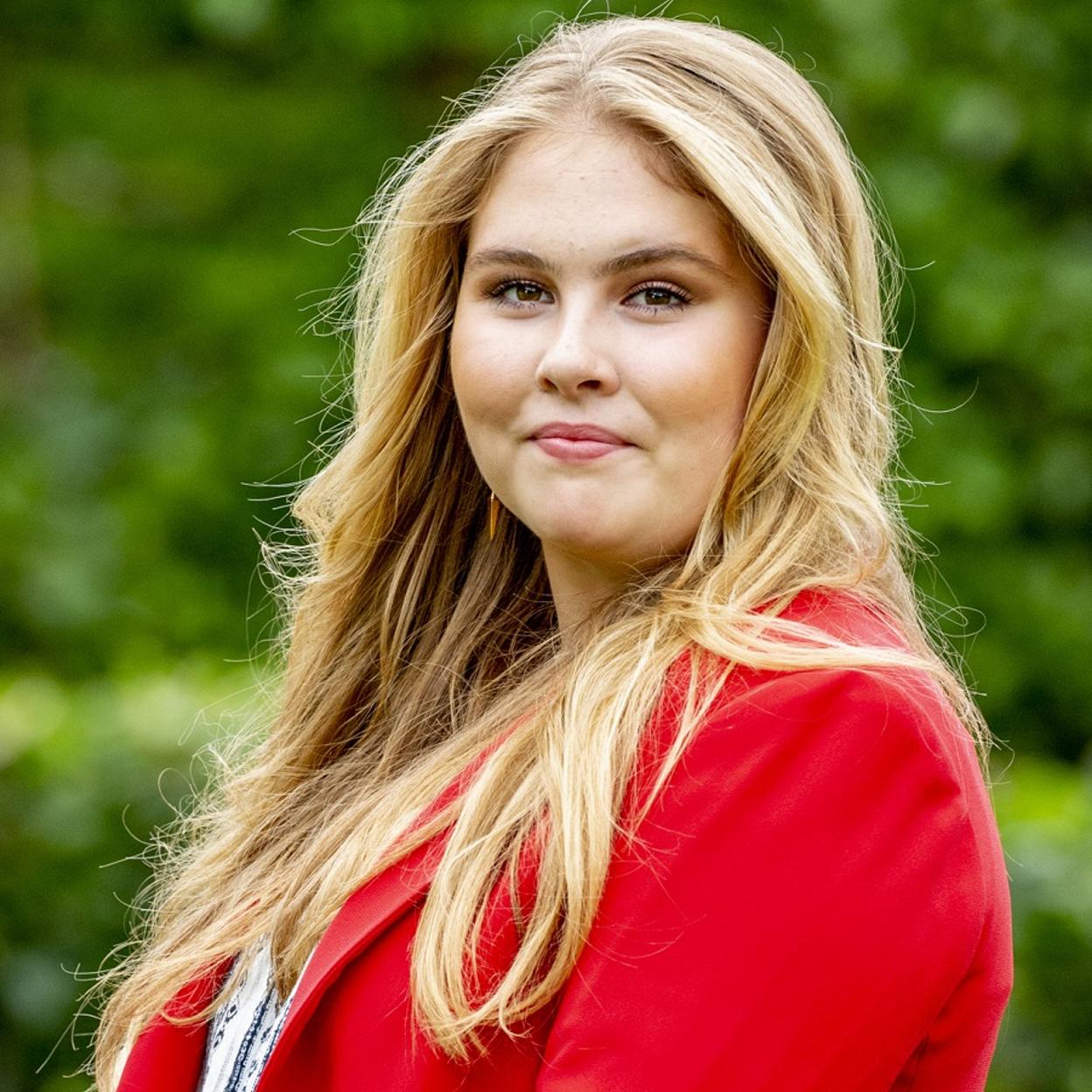 Haz click en la imagen para descubrir los mejores looks de Catalina Amalia de Orange que demuestran que a sus 17 años ya es un icono de estilo por delante de la princesa Leonor.