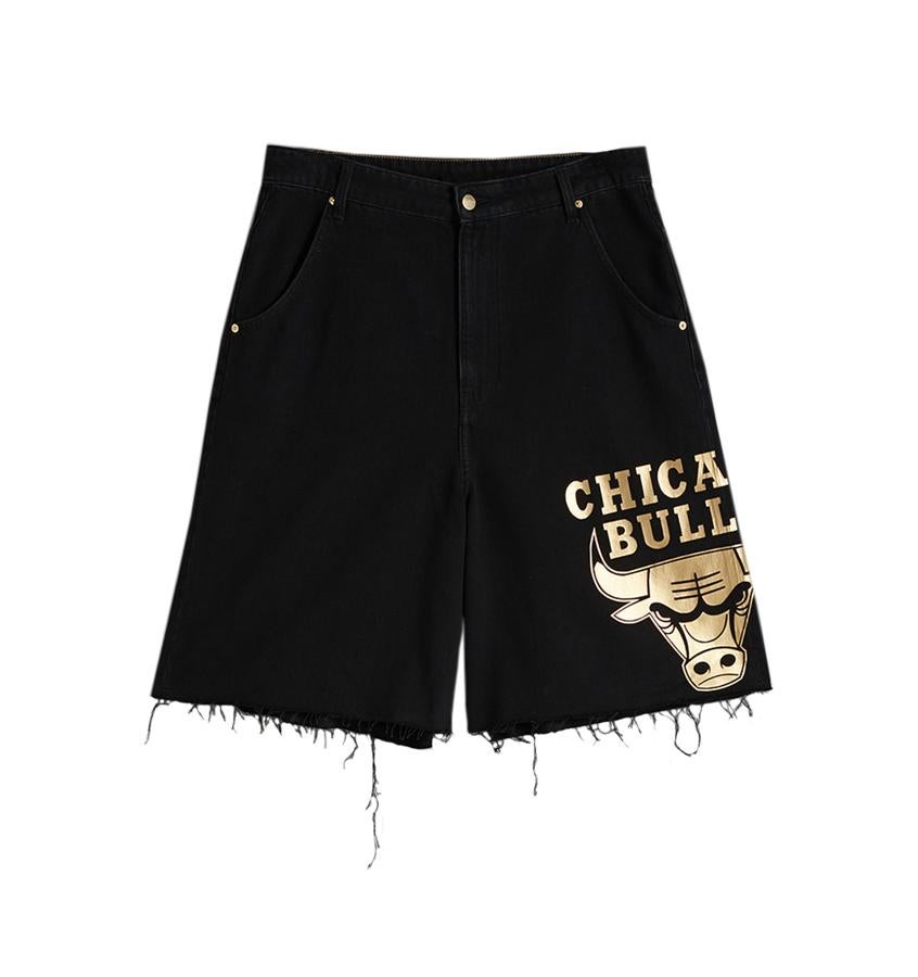 Una blazer satinada o los vaqueros noventeros: Así es la colección de Bershka y NBA que va a enamorar a las amantes del baloncesto y el boxeo