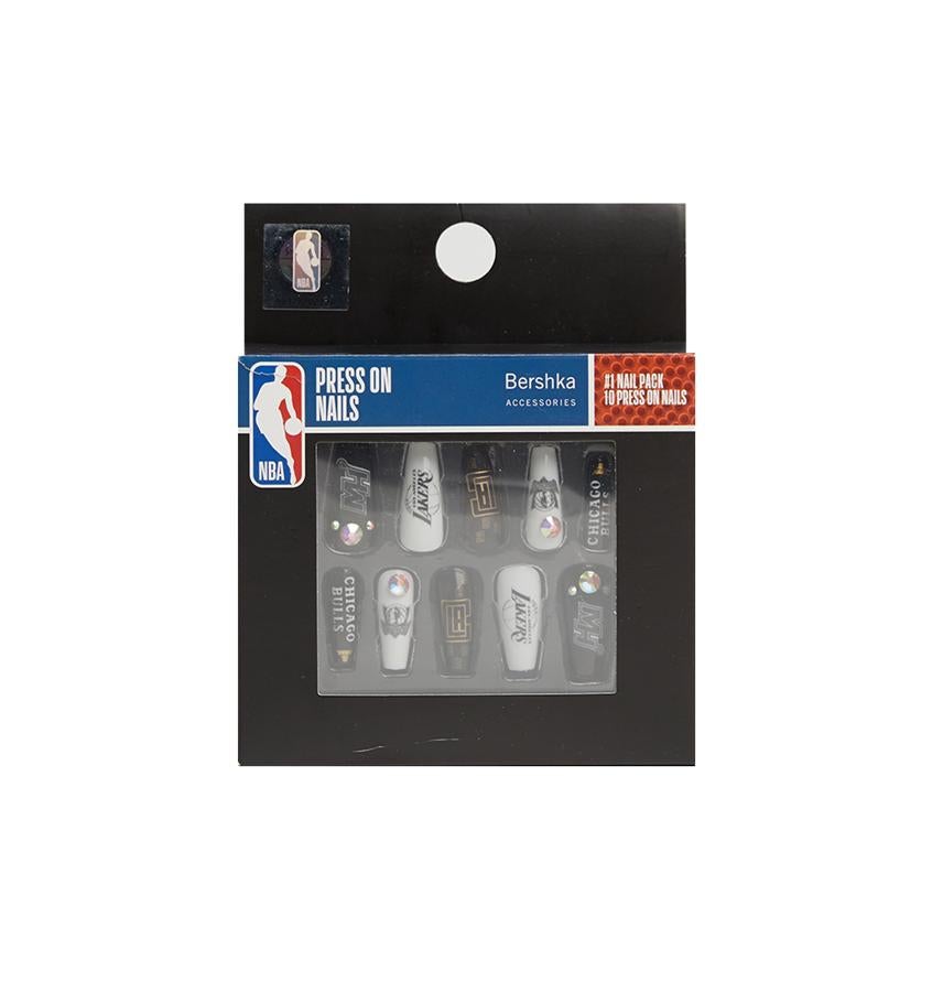 Uñas postizas (12,99 euros).