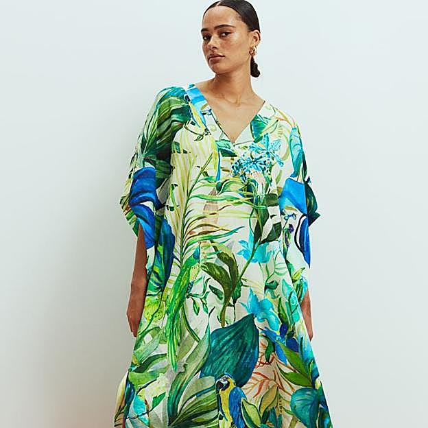 Imagen principal - El estampado tropical que está arrasando es lo único que necesitas para refrescar tu armario de verano