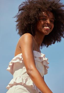 Imagen secundaria 2 - Un top, dos vestidos y una falda: todo lo que un volante es capaz de hacer por tu look