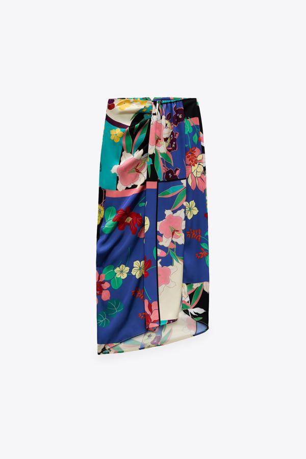 Falda cruzada con estampado oriental de Zara (29,99 euros)