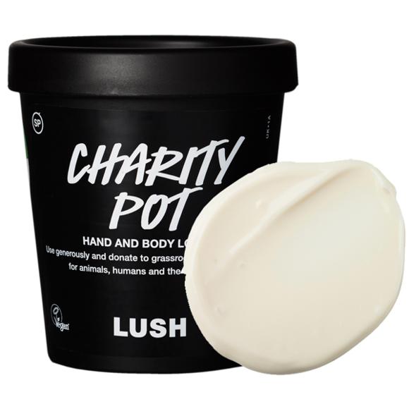 Se trata de una crema que sirve para las manos y para el cuerpo. Lush no añade en ninguno de sus productos algún elemento químico y esta crema es perfecta para recuperar la hidratación de una manera natural. 20,95 euros 