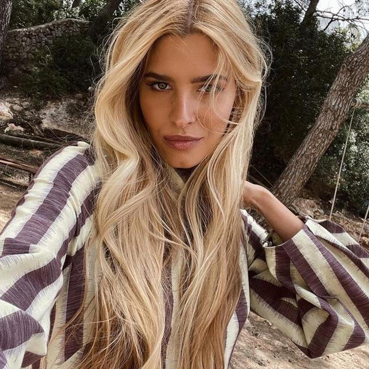 Pincha en la imagen para conocer los mejores champús morados para cabellos rubios