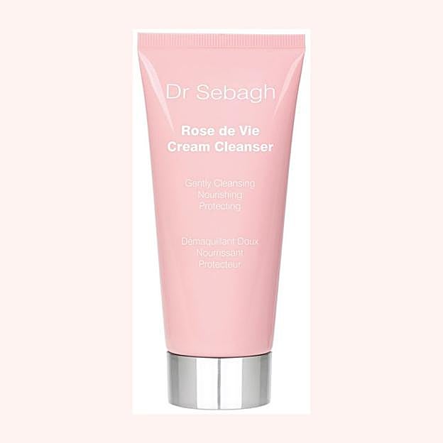 Imagen principal - Así tiene que ser tu limpiador facial para eliminar correctamente la protección solar