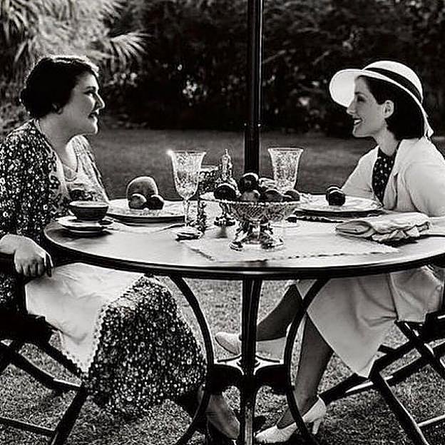 El lema de Louella Parons era, «díselo a Louella».