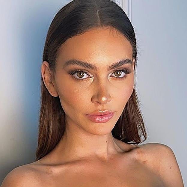 Este truco viral para convertir el polvo en crema es la nueva técnica para un bronceado que parece natural