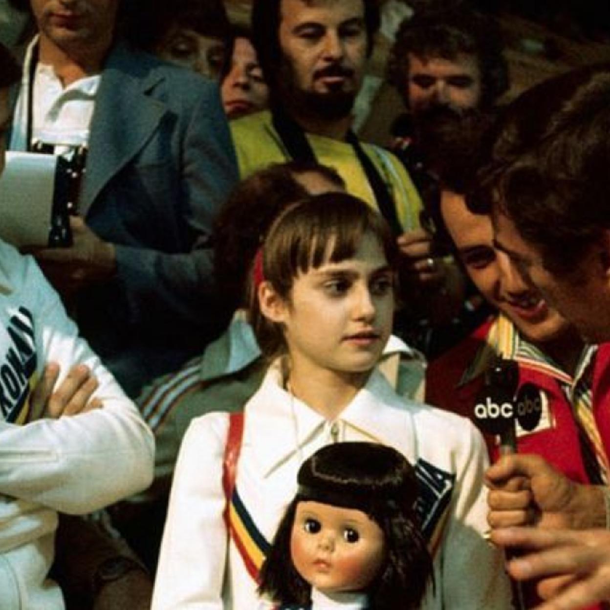 No sonreía nunca: la trágica vida de explotación y abusos de Nadia Comaneci, la gimnasta más importante de la historia hasta Simone Biles