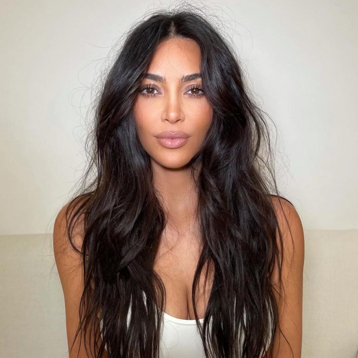 Pincha en la imagen para conocer los mejores sérums para el pelo dañado con ácido hialurónico. 