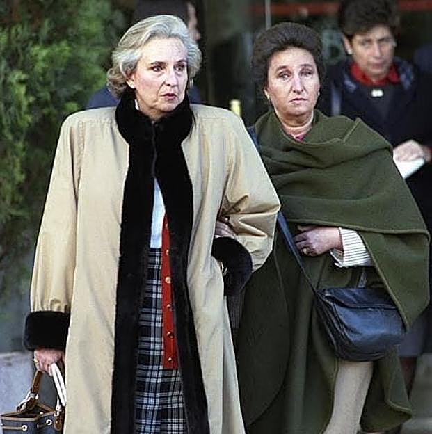 Las dos hermanas del rey juntas.