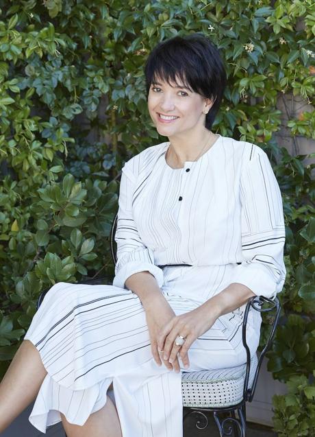 Imagen - Chaqueta, de Mirto, top de Pedro del Hierro y salones de Isabel Abdó.