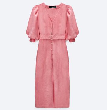 Imagen secundaria 1 - Tres vestidos camiseros tan favorecedores que te solucionan la maleta de verano