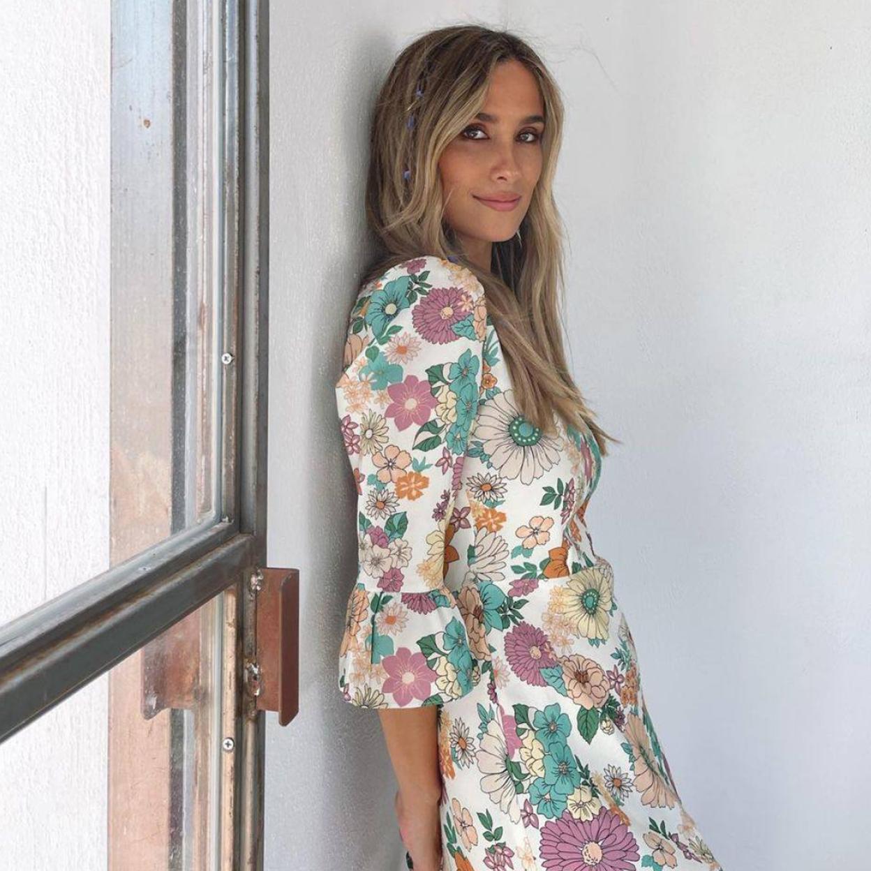 Pincha en la foto para descubrir los mini vestidos que pronto verás por todas partes.