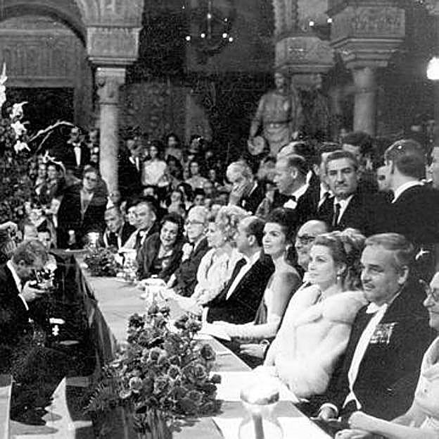 Imagen del baile de debutantes al que asistieron Garce Kelly y el príncipe Rainiero