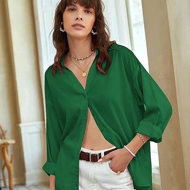 Camisa con botón delantero