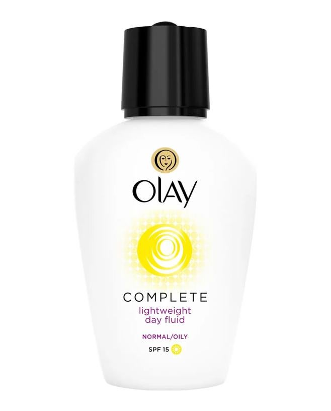 ¿Te imaginas que las crema estrella de Jennifer López es una de Olay? No es ninguna locura, ya que es verdad. La cantante suele utilizar Olay Complete 3 en 1 Fluido hidratante, debido a que es una crema con protección solar que deja la piel luminosa. 12,50 euros