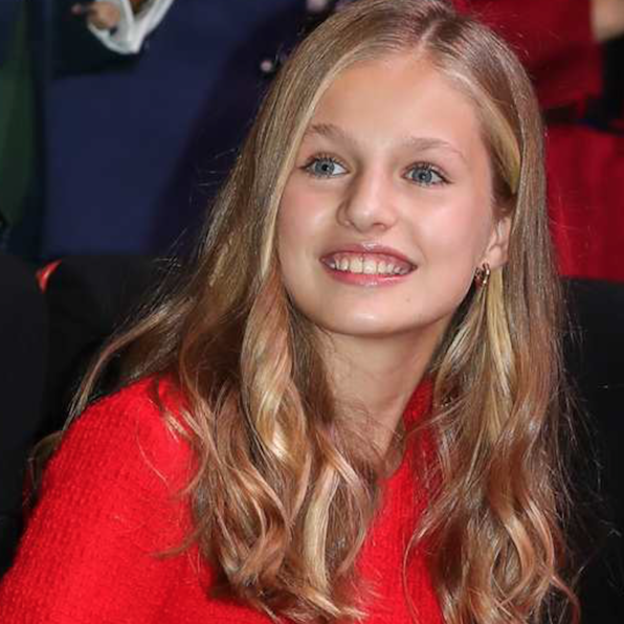Pincha en la foto para ver la vida de la Princesa Leonor, en fotos: los momentos clave y sus imágenes más tiernas para celebrar su 15º cumpleaños. 