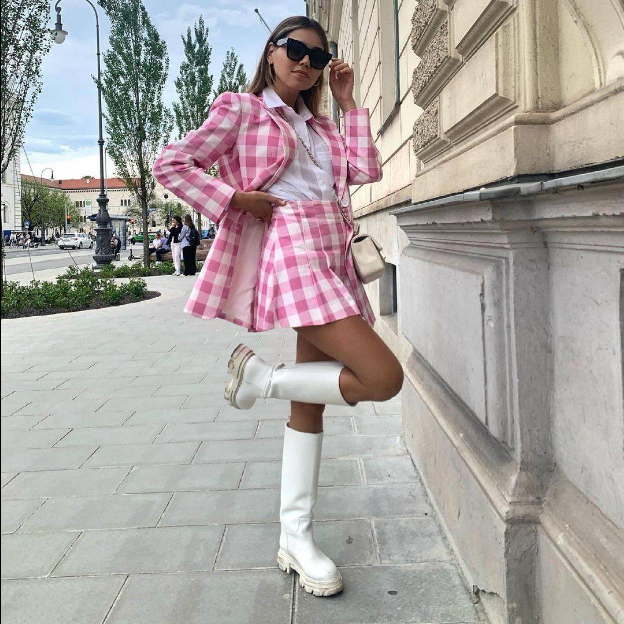 Pincha en la imagen para ver La bandolera acolchada sigue siendo el bolso tendencia y Stradivarius tiene los diseños perfectos para tus looks de noche