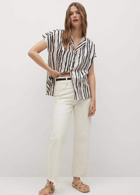 Imagen - Con un tejido satinado y fluido, esta camisa será el compañero ideal para tus pantalones favoritos.