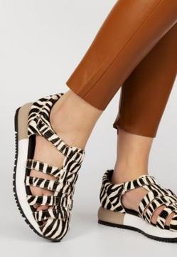 Imagen secundaria 2 - Las cangrejeras de Zara Home y otros modelos con los que cambiar tus sandalias y conseguir los mejores looks del verano