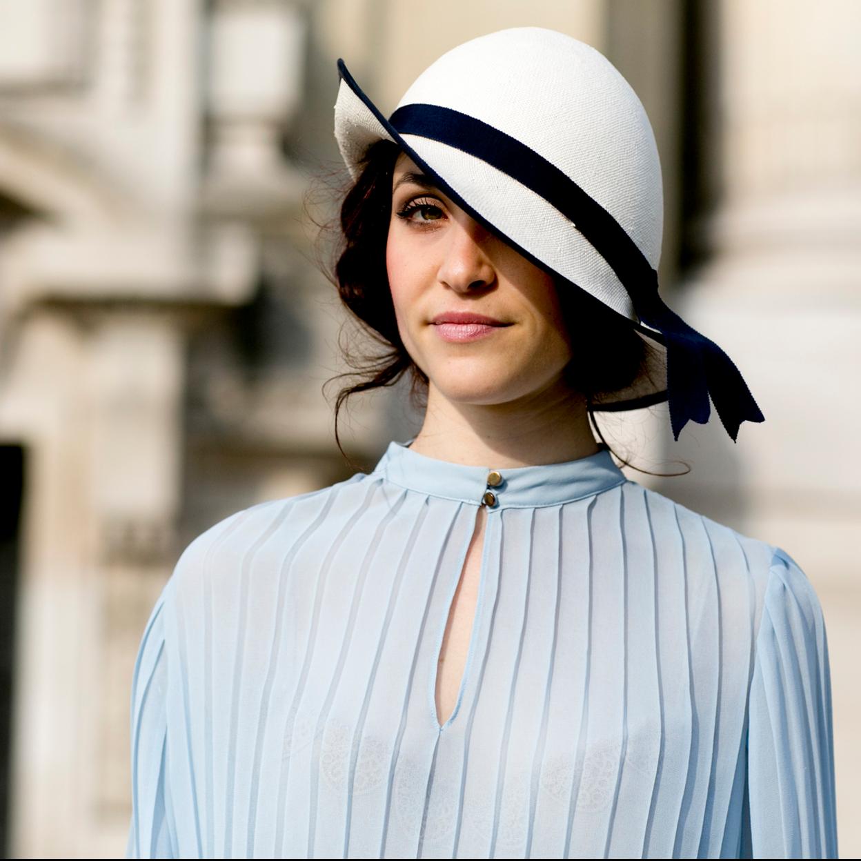 La blusa con volantes más bonita y que vas a combinar con todos tus pantalones está en Mango