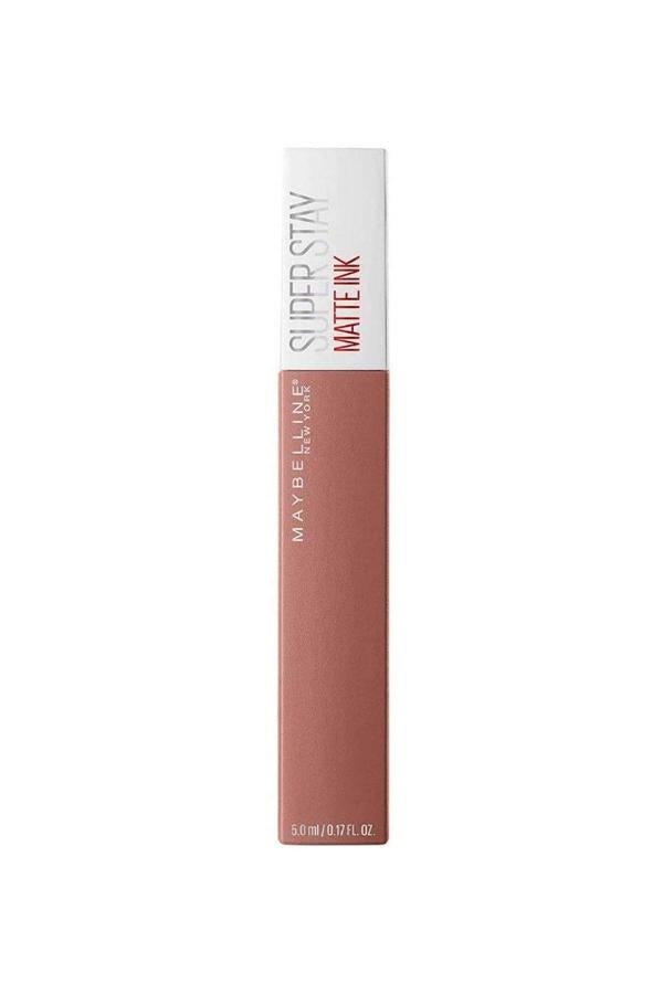¿Cuál es el pintalabios que tiene mayor duración y es uno de los más vendidos? La respuesta es fácil y sencilla: Superstay Matte Ink de Maybelline New York. Consigue unos labios aterciopelados y un efecto perfecto. Por cierto, tienes que usar desmaquillante bifásico waterproof para eliminarlo. 16,99 euros 