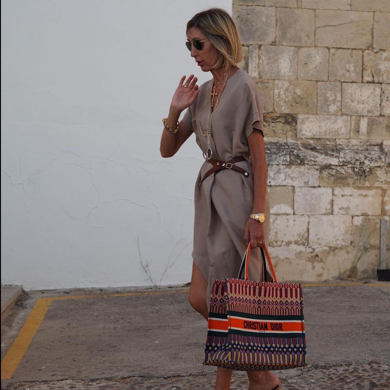 Pincha en la imagen para ver las sandalias planas tendencia de H&M que son comodísimas y muy ponibles (y cuestan menos de 20 euros).