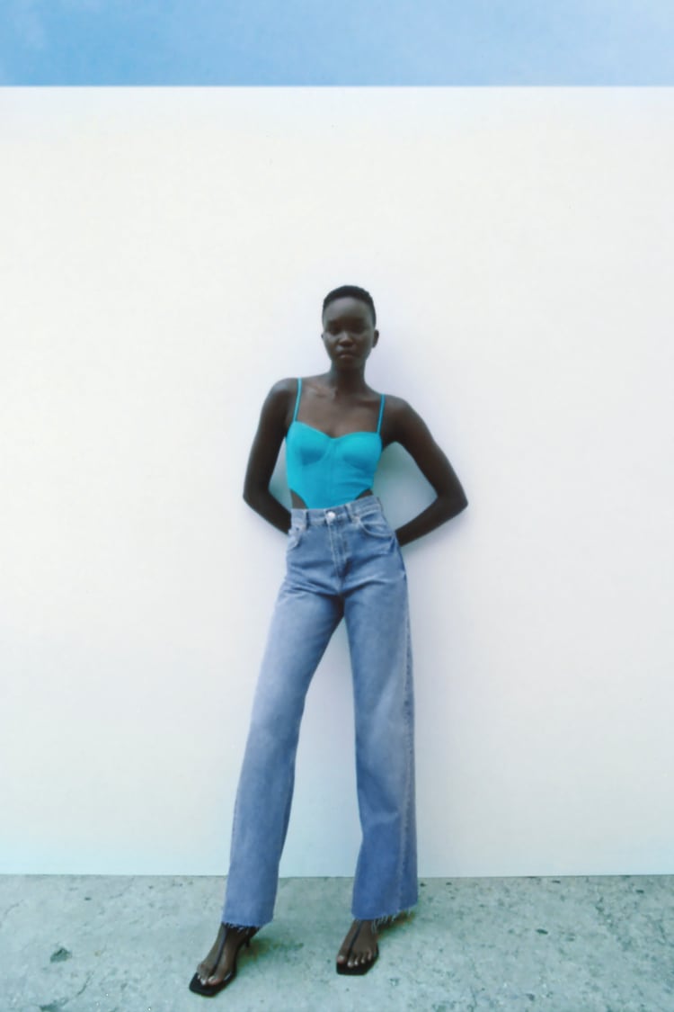 Body corsetero de tirantes finos, de Zara (17,95 €).