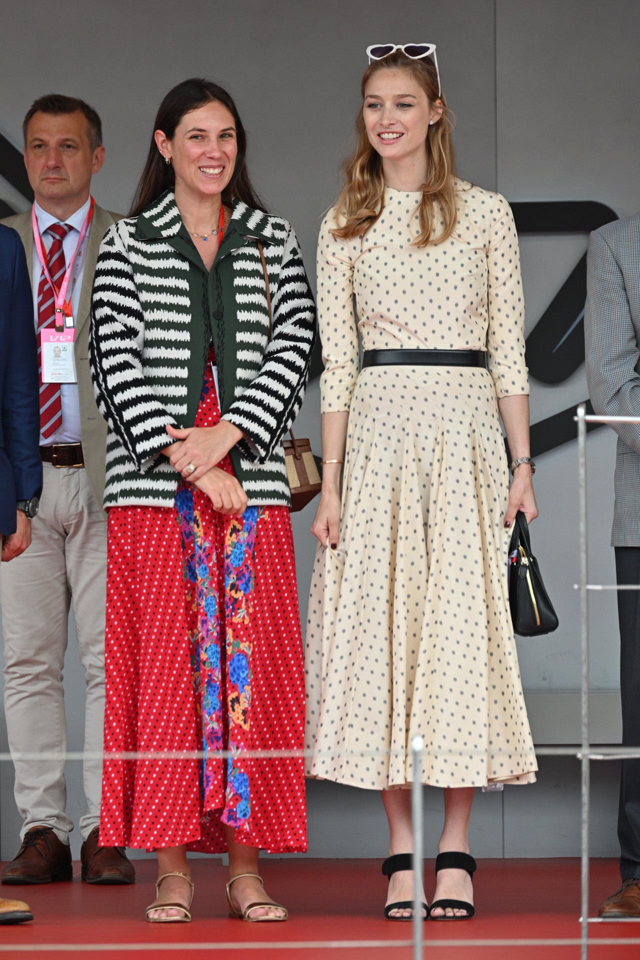 El estilo de Beatrice Borromeo y Tatiana Santo Domingo poco tiene que ver, pero tampoco podemos decir que el de una sea mejor que el de la otra. Durante el Gran Premio de Mónaco de F1 en 2019 vimos a las dos cuñadas presumiendo de looks geniales... y muy diferentes: uno, bohemio, lleno de color y con un mix de estampados de lo más atrevido; el otro, romántico, de estilo lady y minimalista.