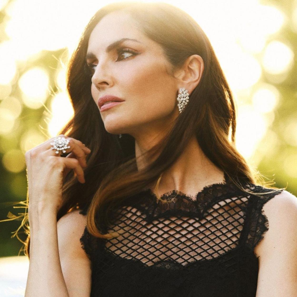 Pincha en la imagen para ver la nueva colección de Zara de satén y los vestidos, faldas y tops que necesitas comprar antes de que se agoten (porque van a arrasar en Instagram).