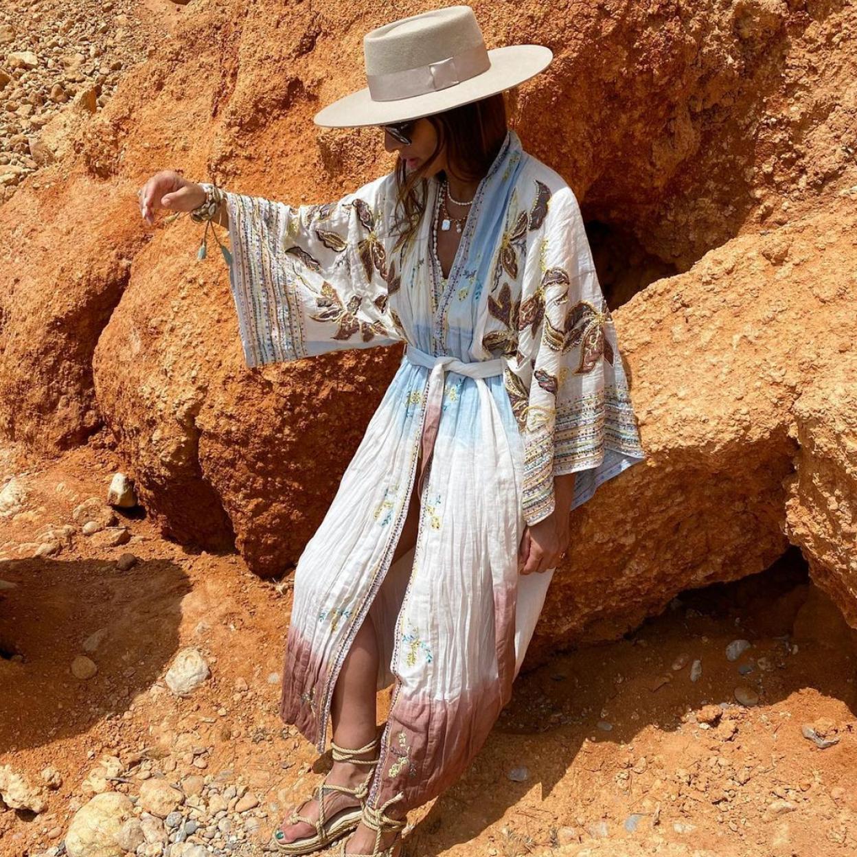 Pincha en la foto para ver por qué el kimono es la nueva chaqueta de entretiempo más elegante que además puedes combinar con todo y estos siete modelos son la prueba perfecta. 