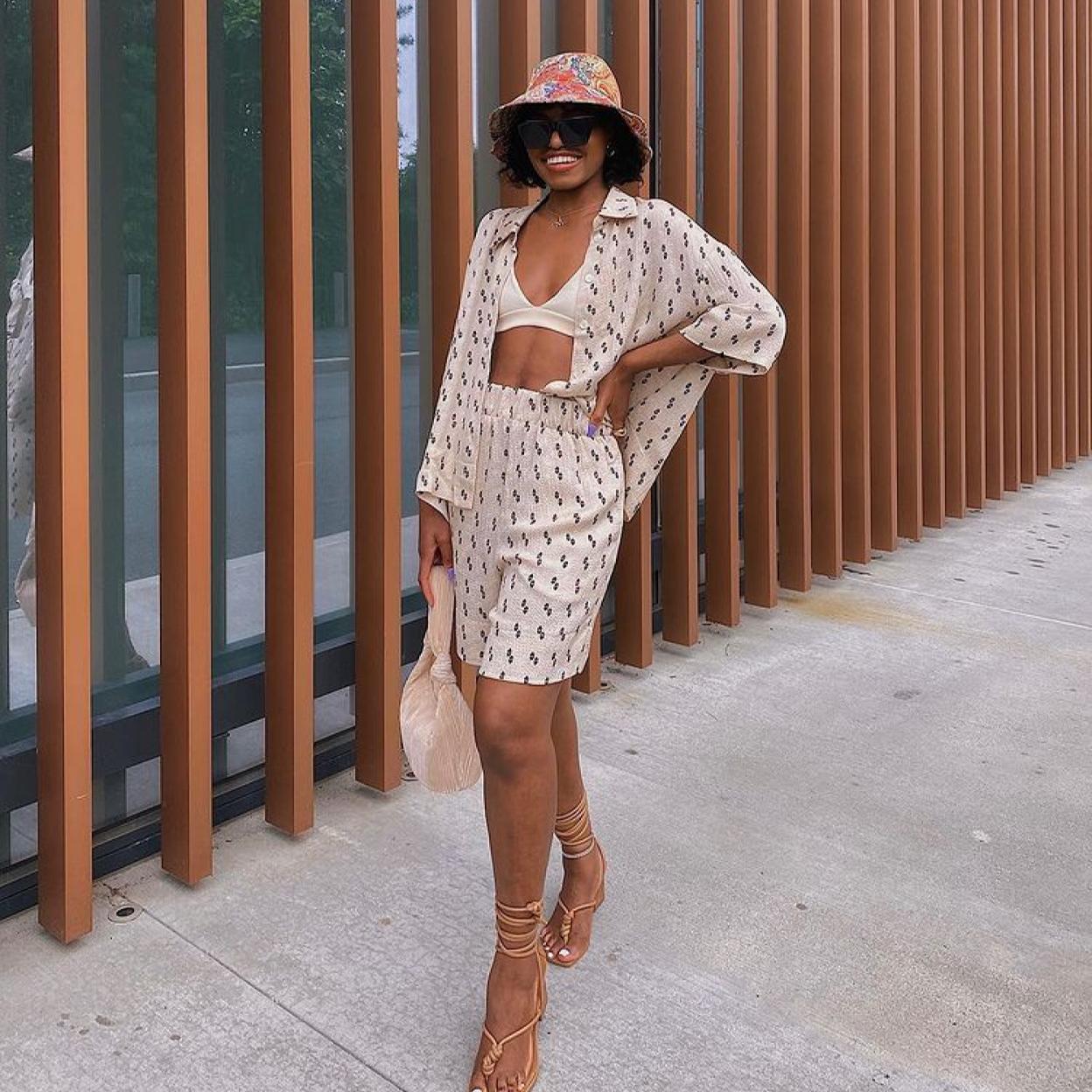 Pincha en la imagen para ver la colección cápsula del diseñador indio más famoso y H&M que viene dispuesta a llenar de color y estilo nuestros looks.