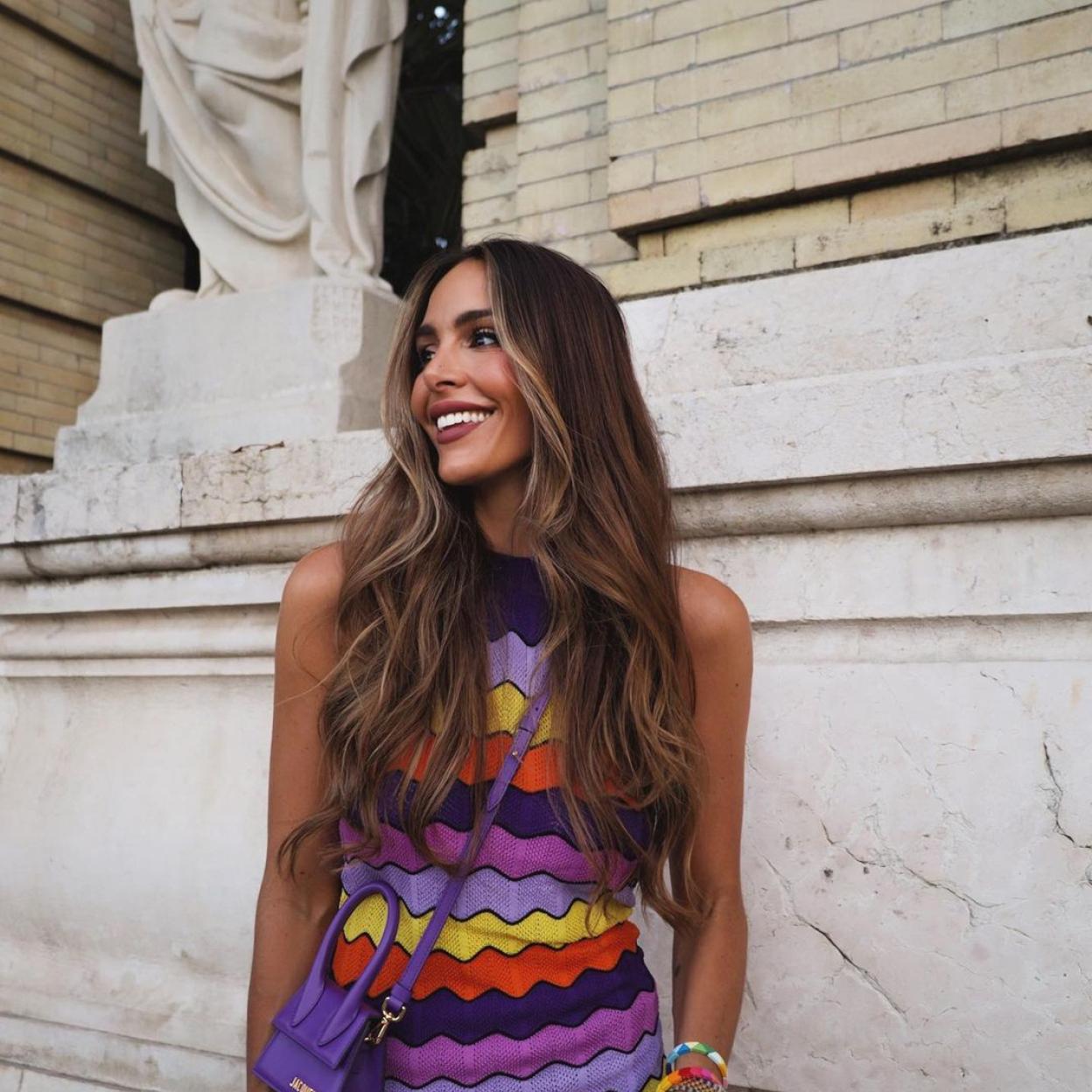 Pincha en la imagen para descubrir los mini bolsos portamóviles prácticos y muy cómodos que son tendencia y quedan de lujo.