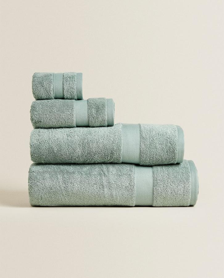 En algodón extra absorbente, muy resistente al lavado, y en siete colores diferentes estas toallas en cuatro formatos diferentes tienen un precio que va desde los 3,99 euros a los 29,99 euros, dependiendo de su tamaño.