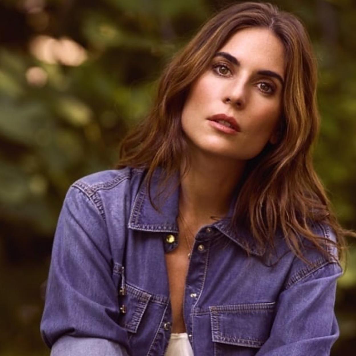 Pincha en la imagen para ver 10 prendas básicas de Zara para todos tus looks minimalistas (que no pasan de moda).