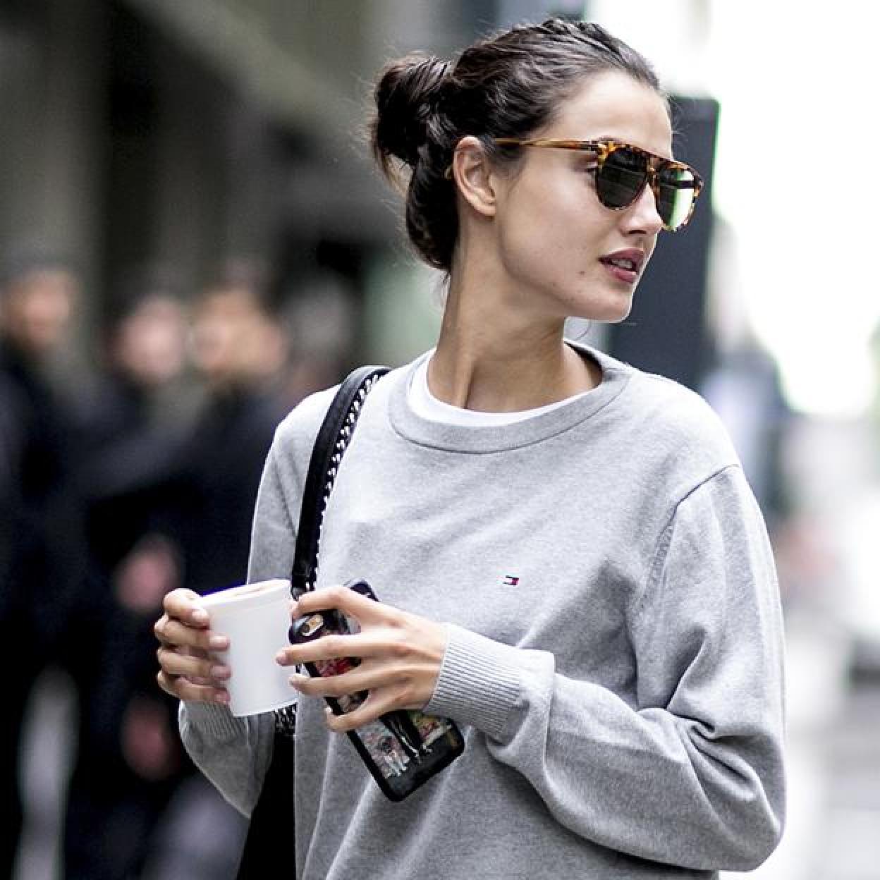 Mujer con pelo recogido