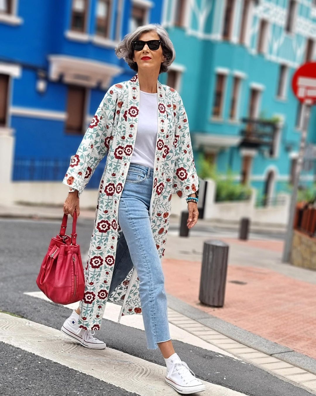 Pincha en la imagen para conocer a las influencers de más de 50 años que triunfan en Instagram y a las que deberías seguir la pista por sus lecciones de estilo. 