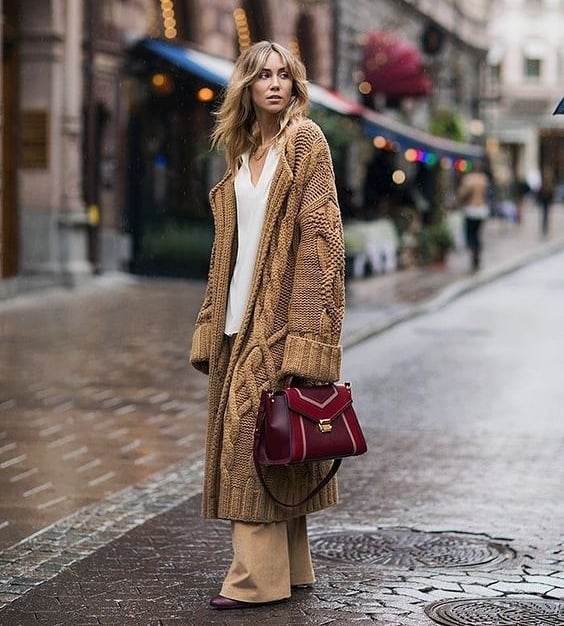 El cárdigan largo es la prenda de entretiempo perfecta para un look impecable y en H&M podemos encontrar cinco por menos de 20 euros