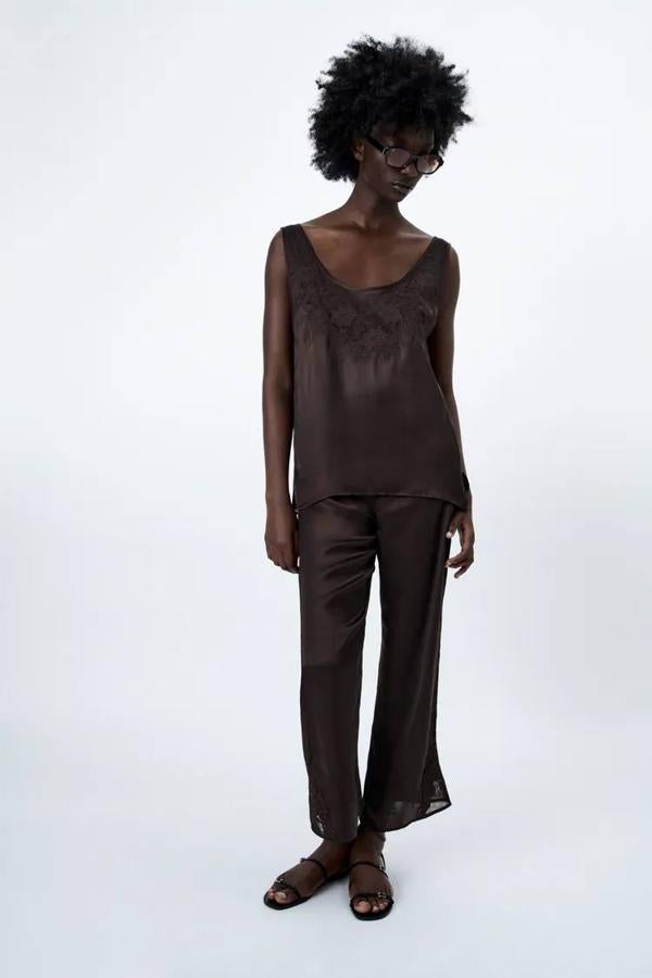 Conjunto lencero de top y pantalón bordados. Cada parte por separado 39,95 euros.