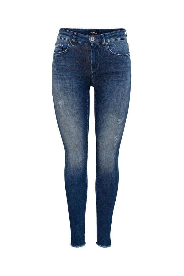 Si hay un básico del estilo casual ese es el pantalón vaquero y estos pitillos de tiro alto en color azulado son muy favorecedores. Son de Only y tienen un precio de 39,99 €.