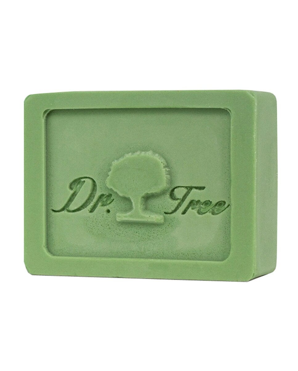 Tenemos que confesar que este champú es el favorito y es debido a que contiene agentes de limpieza derivados del coco, que limpian y acondicionan el cabello en profundidad. 10,95 euros 