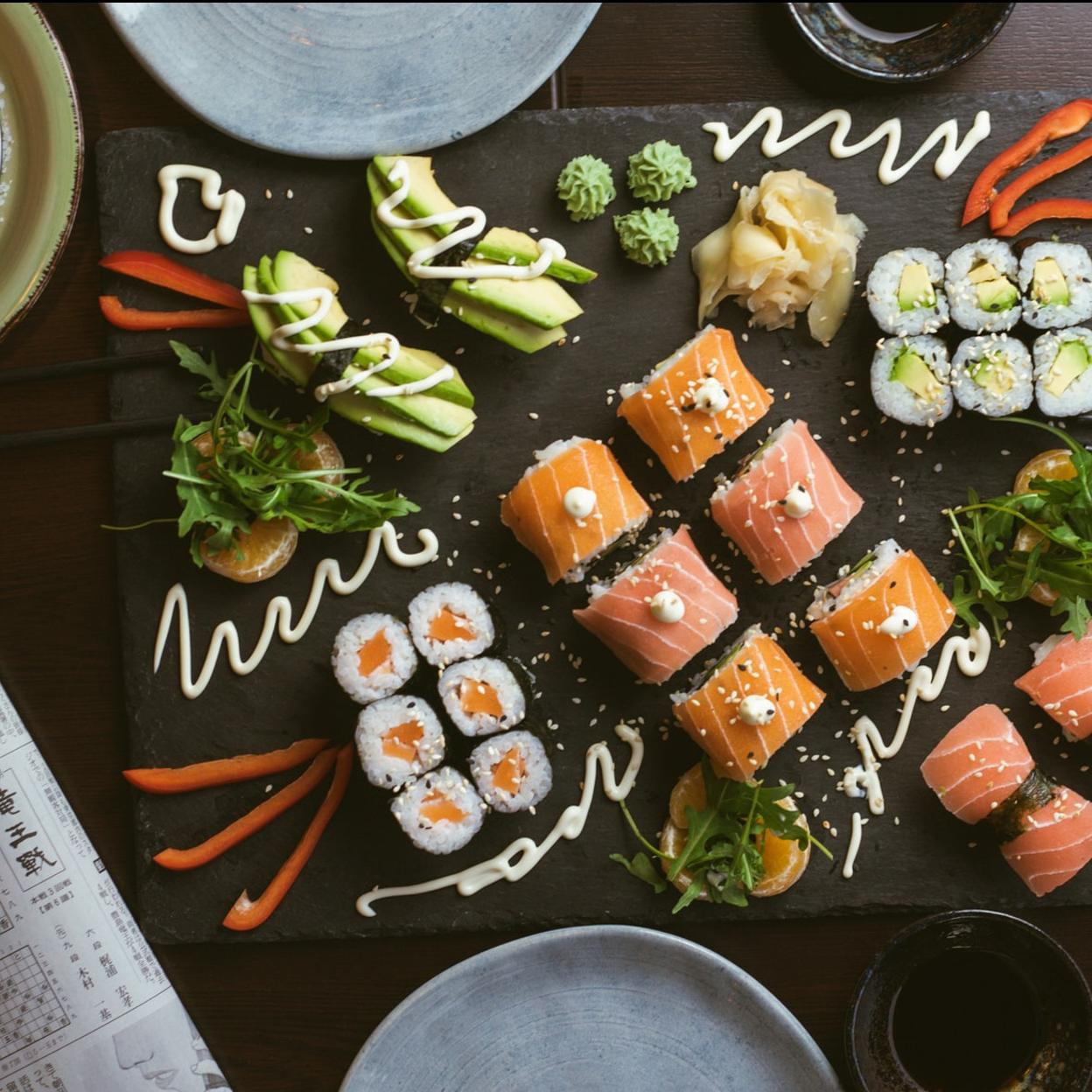California roll, atún picante, rollito de aguacate... Cuántas calorías tiene el sushi y cuál es el que menos engorda