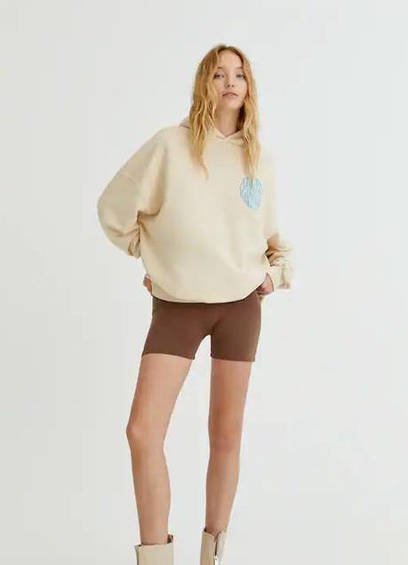 Imagen - La sudadera tiene un gráfico pequeño en la parte izquierda del frontal