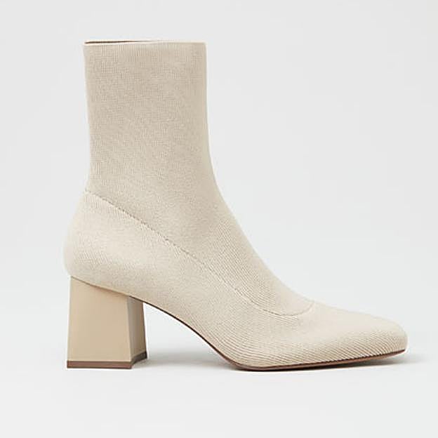 Imagen principal - Cowboy o calcetín: Lefties tiene los botines de tacón cómodo mas bonitos (y baratos) del inicio de temporada